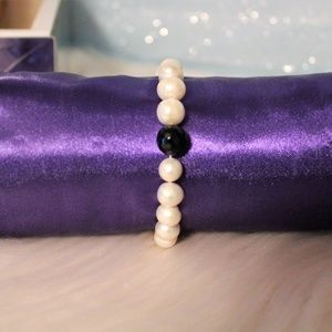 Freshwater Pearl w/ cut black bead Bracelet
